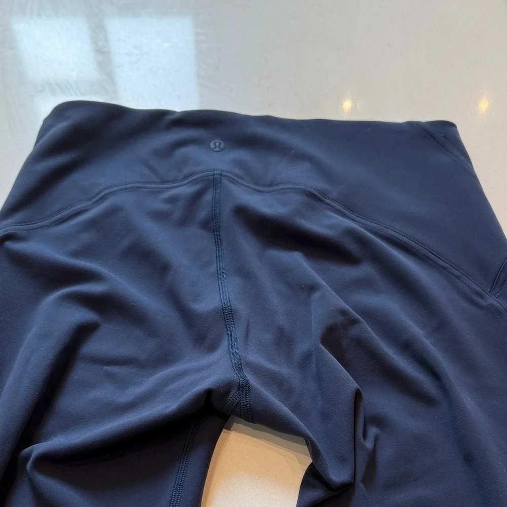 Lululemon Cropped Navy Leggings with Rare Pineapple Detail, EUC, Size 12